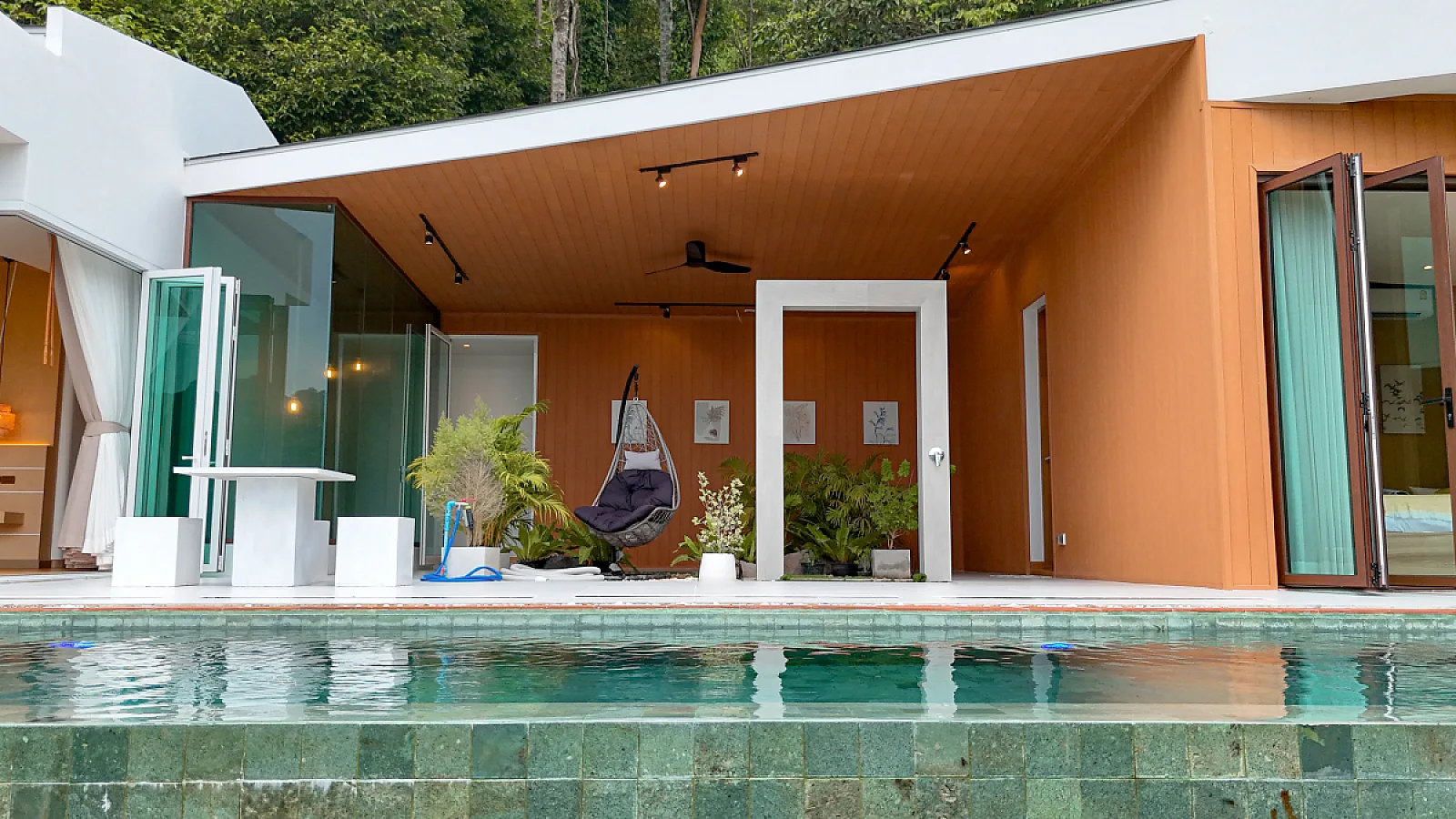 Khanthasia Eden Hill