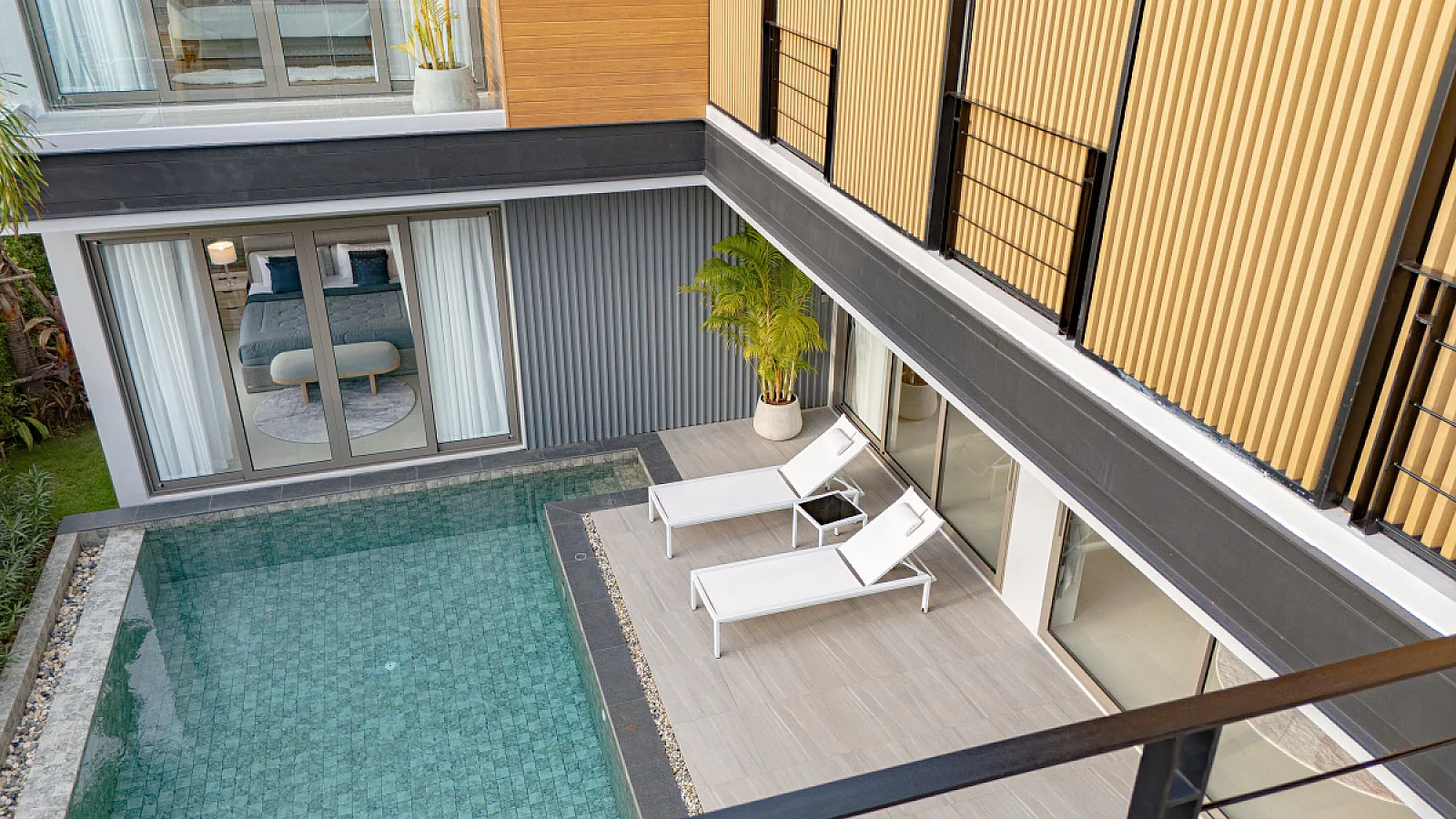 Le Villa Lake