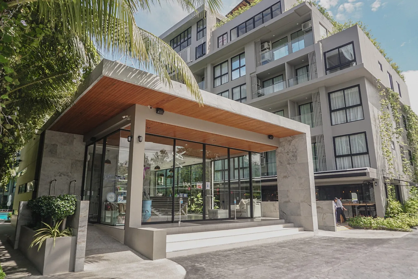 Diamond Condominium